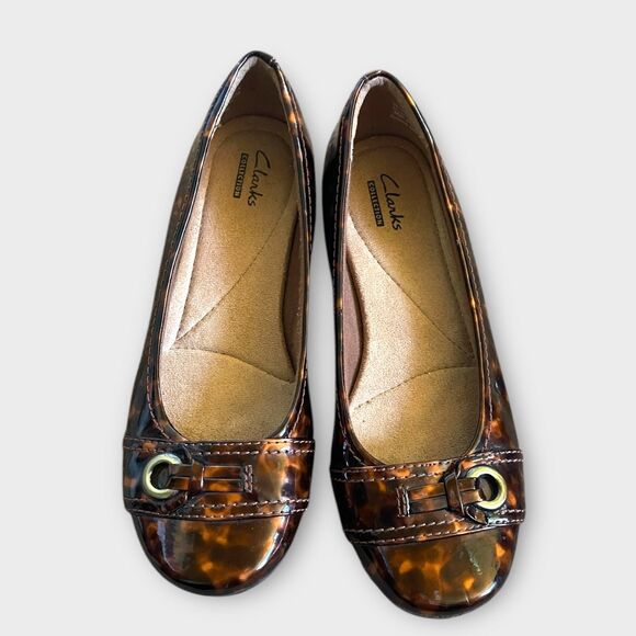 Clarks Brown Tortoiseshell Patent Leather Flats Sz 5.5 Office-Ready Comfortable - Picture 3 of 4